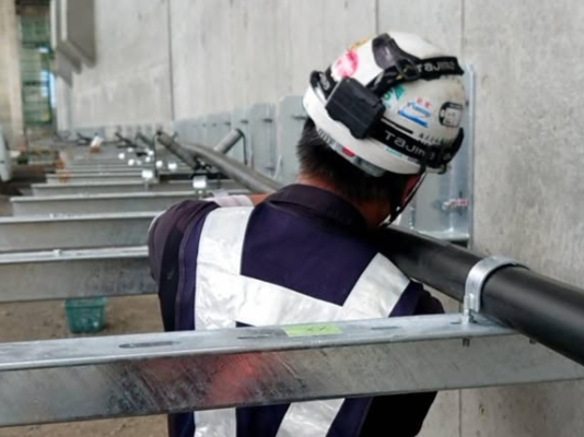 マンホールでの専門作業